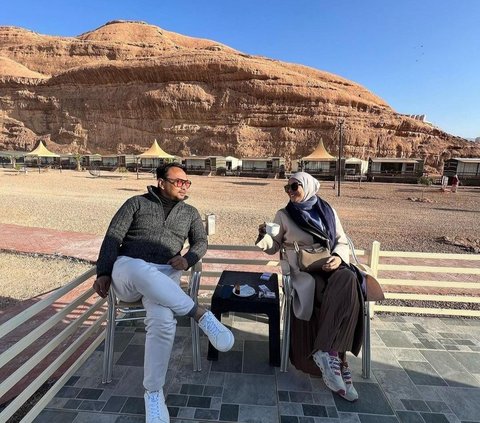 Semakin Berumur Makin Romantis, Potret Meisya Siregar dan Bebi Romeo 'Honeymoon' di Jordania