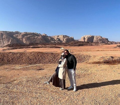 Semakin Berumur Makin Romantis, Potret Meisya Siregar dan Bebi Romeo 'Honeymoon' di Jordania