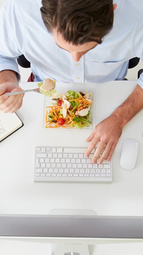 6 Tips Makan Sehat bagi Pekerja Kantoran, Jangan Lewatkan Sarapan<br>