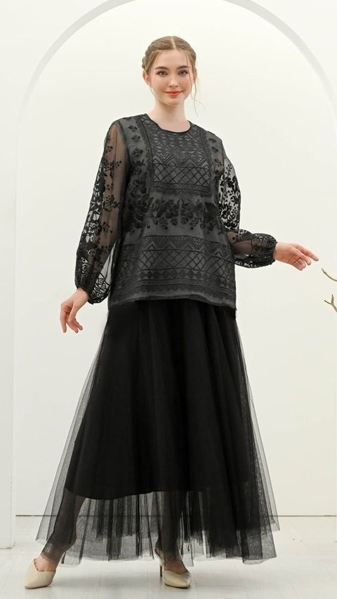 Adriana Blouse dengan Tutu Skirt<br>