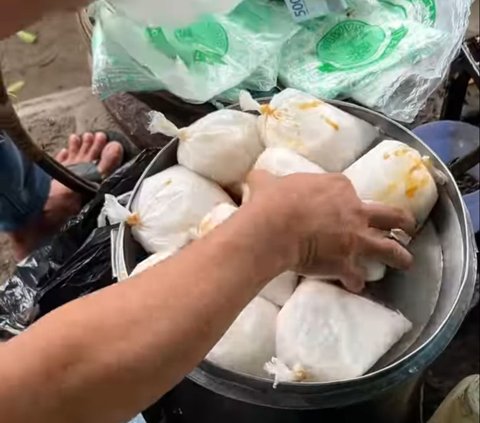Viral Ice Dawet Seller Surrounded by Bees, Criticized by Foreigners