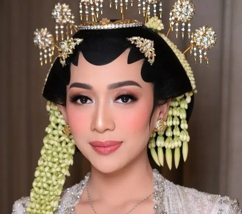 Portrait of Angga Maliq & D'Essentials and Dewi Andarini's Wedding Reception, Feels Like a Concert