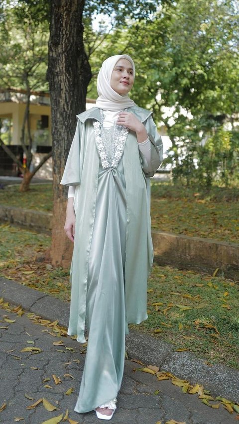 <b>Kaftan Aqilla, Simple dan Modis</b><br>