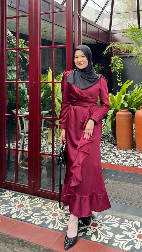 <b>Gamis Ruffle, Membuat Penampilan Lebih Manis</b>