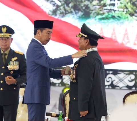 Ramai Kritik Prabowo Terima Penghargaan Jenderal Bintang 4, Ada Pelanggaran Aturan?