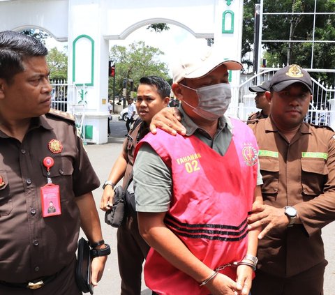 Tersangka Korupsi Rp2,5 Miliar, Kontraktor Pasar Langgur Dibekuk Kejati Maluku Saat Turun dari Pesawat