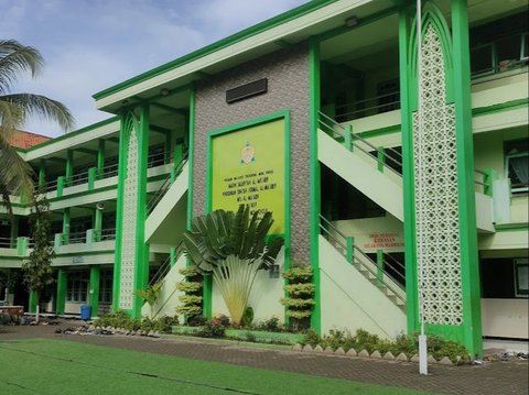 Bakar Pondok Pesantren