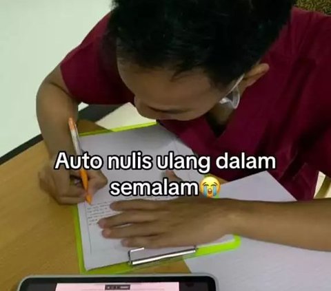 Viral Momen Apes Mahasiswa Kerjakan Tugas Kuliah Namun Tulisannya Tiba-Tiba Hilang, Ternyata Ini Penyebabnya