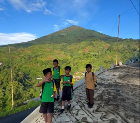 Viral Momen Siswa Berangkat Sekolah Lewati Pemandangan Indah di Magelang, Begini Penampakannya