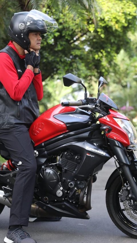 Avoid Traffic Jams, Ganjar Rides a Motorcycle to GBK for Salam Metal Concert, Here's His Style