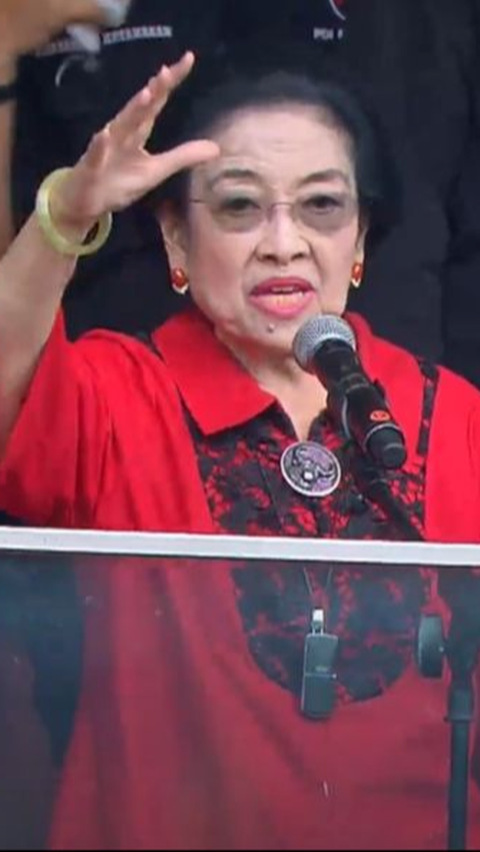 Pesan Megawati ke Masyarakat: Tidak Apa-Apa Terima Bansos, tapi Coblosnya Jangan Goyang<br>