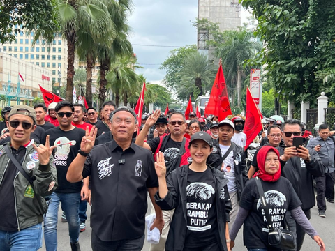 Ribuan Massa Sohib Pras Long March dari Sekretariat TPD ke GBK Ikuti Kampanye Akbar PDIP