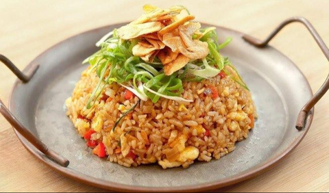 2. Nasi Goreng Jepang (Garlic Fried Rice)