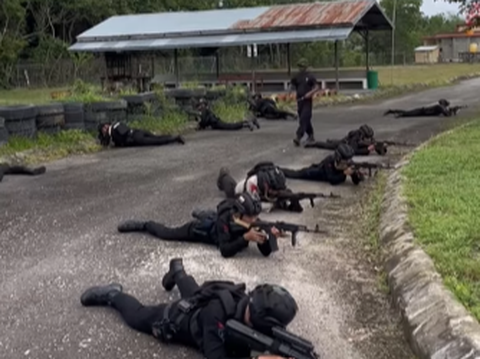 Ikut Latihan Brimob, Aiptu Agus Gemetaran saat Tiarap Ditembaki Dekat Kepala 'Mana Pelatih Kejam Banget