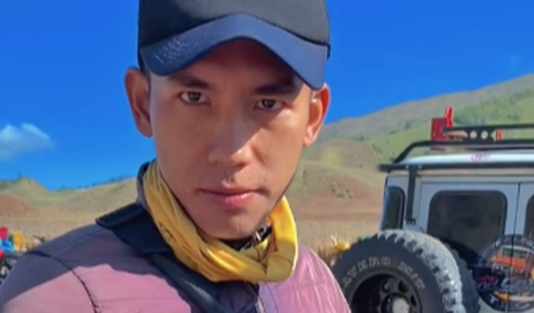 “Hoki sebulan dipake ketemu Prince Mateen di Bromo,” tulisnya dalam keterangan video. <br>