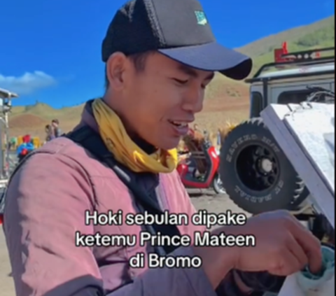 Pengunjung Bromo ini Bertemu 'Prince Mateen' Jualan Es, Nasibnya Hoki Banget Sampai Disenyumi