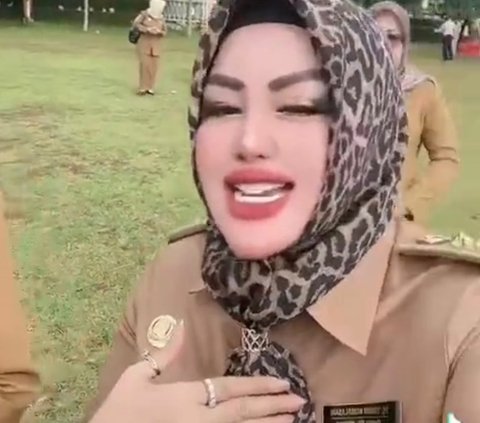 Fakta Sosok Wiwin Komalasari Kades Gunung Menyan Bogor yang Viral Pakai Tas Mewah, Potret Lawasnya Curi Perhatian