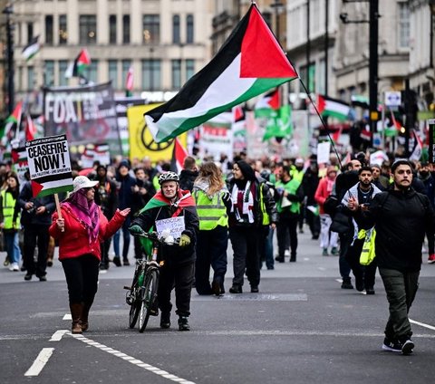 FOTO: Aksi Massa Pro Palestina di London Kembali Demo Tuntut Genjatan Senjata