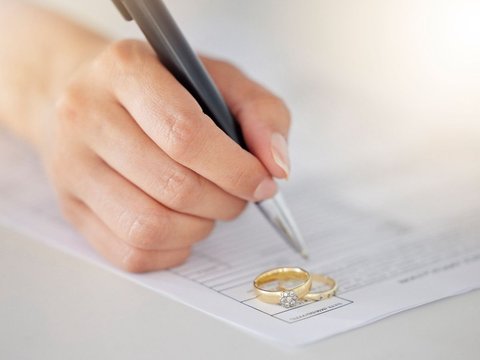 Just Back from Honeymoon, Wife Files for Divorce Because Honeymoon Doesn't Match Her Expectations