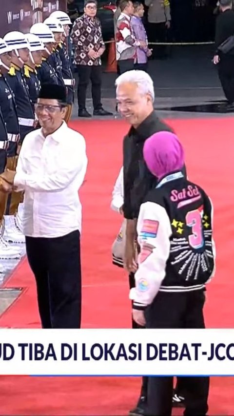 Ganjar Pranowo and Mahfud MD Attend Final Debate in Black and White Outfit