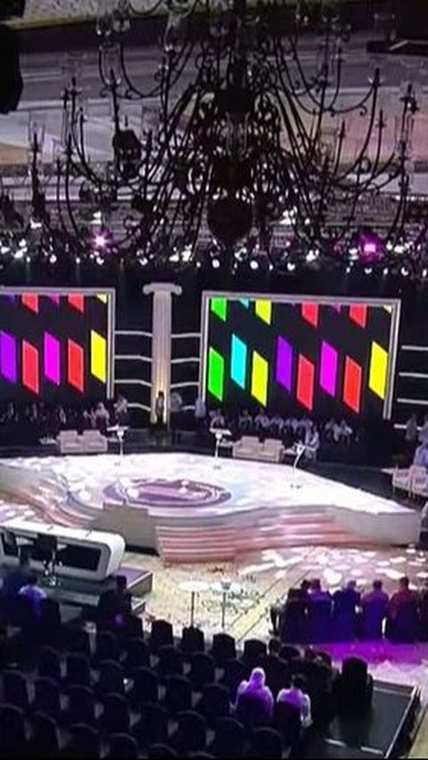 Ganjar Pranowo and Mahfud MD Attend Final Debate in Black and White Outfits