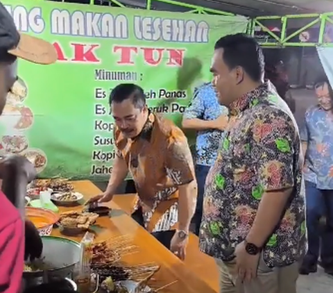 Jajaran Jenderal Bintang Tiga & Dua Polisi Kuliner Malam, Lahap Makan Pecel Pakai Tangan