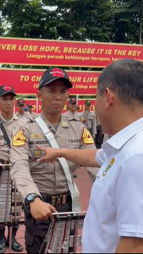 Momen Komjen Polri Cek Nama Taruna Akpol 'Benar Enggak Namamu Sesuai sama Kelakuanmu'