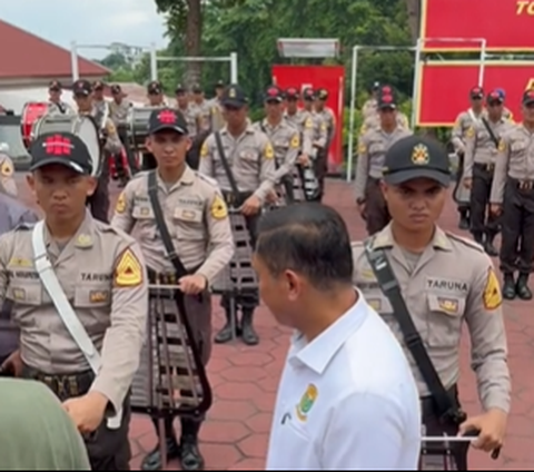 Kabaharkam Komjen Pol Muhammad Fadil Imran menyambangi Akademi Kepolisian (Akpol) beberapa waktu lalu. Kehadirannya disambut oleh drum band taruna Akpol yang sudah bersiap di halaman.