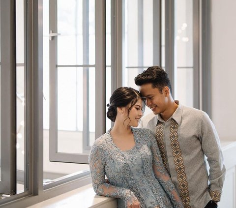 Portrait of Anthony Sinisuka Ginting and Mitzi Abigail's Engagement, One Step Closer to the Wedding!