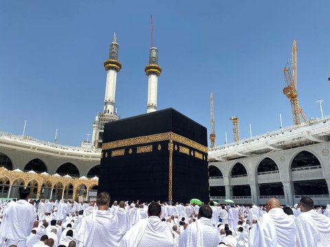 Prayer for Accepted Umrah, Reading during Tawaf around the Ka'bah to Increase Faith