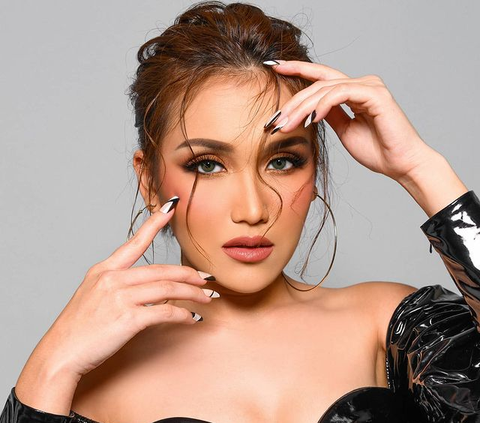 Ayu Ting Ting Reportedly Holds Engagement, Here's the Confession from Her Mother Umi Kalsum: 'It Became a Sensation'