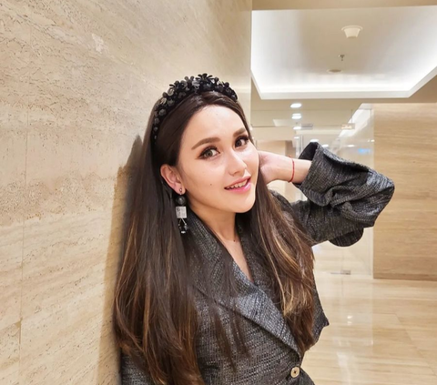 Ayu Ting Ting Reportedly Holds Engagement, Here's the Confession from Her Mother Umi Kalsum: 'It Became a Sensation'