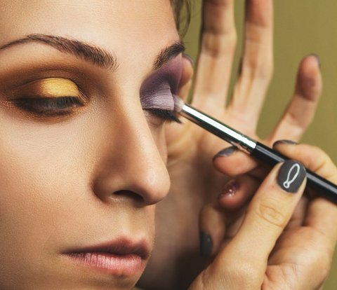 Creating On-Fleek Eyeshadow like a Model with Just Tape