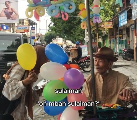 Kisah Haru Mbah Sulaiman, Penjual Balon Keliling Berusia 75 Tahun yang Hidup Sebatang Kara