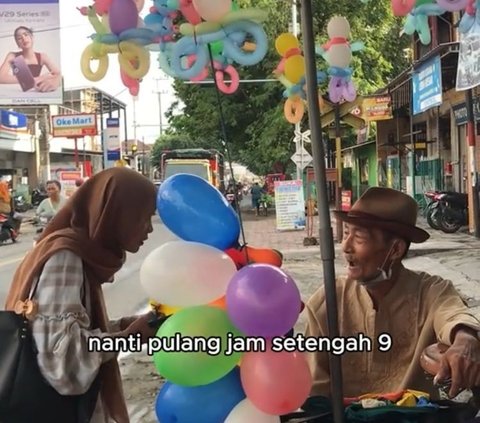 Kisah Haru Mbah Sulaiman, Penjual Balon Keliling Berusia 75 Tahun yang Hidup Sebatang Kara