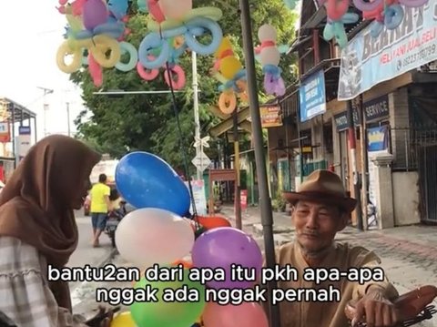 Kisah Haru Mbah Sulaiman, Penjual Balon Keliling Berusia 75 Tahun yang Hidup Sebatang Kara