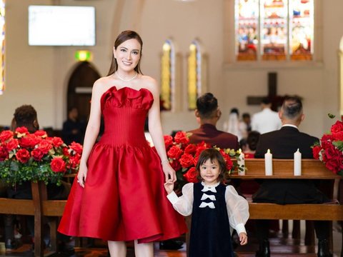 Tampil dalam Balutan Dress Merah, Intip 10 Potret Cantik Shandy Aulia saat jadi Bridesmaid di Australia