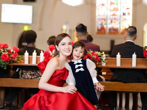 Tampil dalam Balutan Dress Merah, Intip 10 Potret Cantik Shandy Aulia saat jadi Bridesmaid di Australia