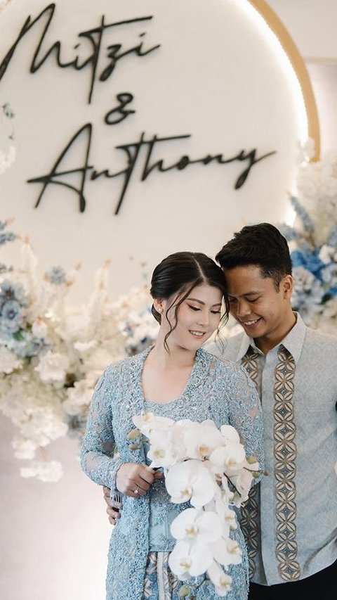 Baik Anthony maupun Mitzi keduanya sama-sama memeluk agama Kristen. Kesamaan kepercayaan dalam beragama ini membuat hubungannya tak kesulitan naik pelaminan.