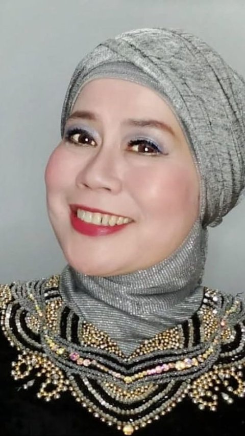 Giska Putri Sahetapy, the daughter of Dewi Yull and Ray Sahetapy, passed away at the age of 28 due to meningitis.