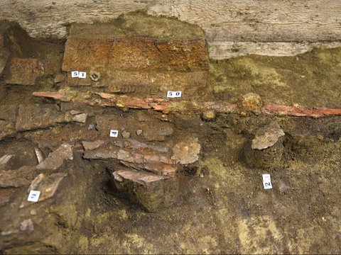 Arkeolog Temukan Kerangka Prajurit dengan Setelan Baju Besi yang Masih Lengkap, Dikubur Bersama Busur Panah dan Pedang