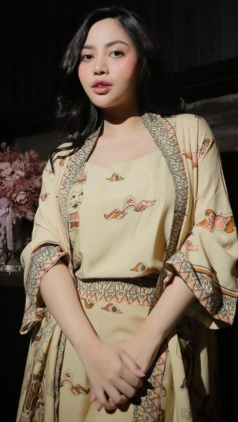 Pakai Dress Jaring-jaring saat Liburan Bareng Pacar, Penampilan Rachel Vennya Jadi Omongan Netizen: 'Kaya Karung Bawang'