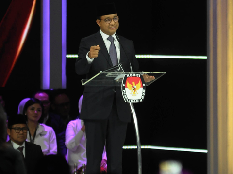 Bahlil Sindir Ganjar dan Anies Kompak Kritik Bansos: Itu Capres yang Maunya Kerja di Atas Meja?