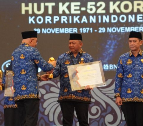 Lampaui Puncak Karir, Jaksa Agung ST Burhanuddin Terima Penghargaan Life Achievement Award KORPRI