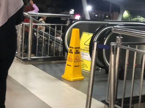 Viral Wreath 100 Days of Damaged Escalator at Bekasi Station, Attracting Foreign Media Attention