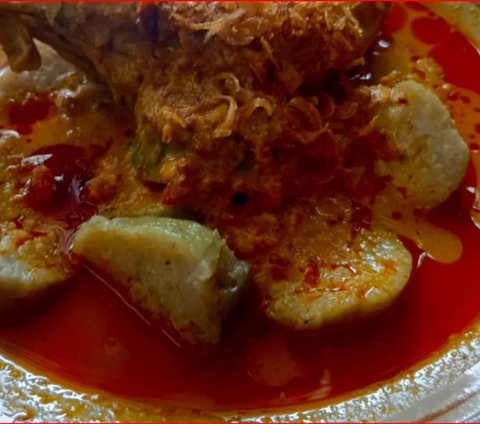 Mencicipi Lontong Mbleyer Khas Blora, Pedasnya Bisa Diatur Sesuai Keinginan