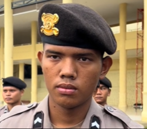 Perwira Polda Bengkulu sekaligus konten kreator Puji Prayitno menyidak langsung anak buahnya saat akan Izin Bermalam di Luar (IBL).