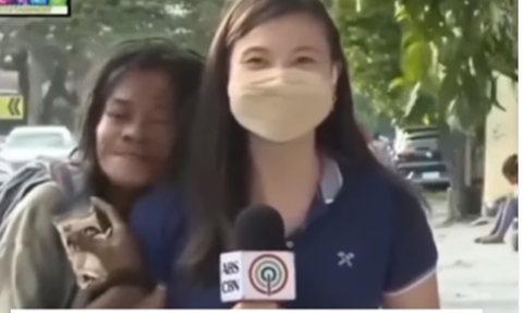 Reporter Lagi Live di Pinggir Jalan Tiba-Tiba Didatangi ODGJ, Tetap Tenang dan Santuy Meski Digelendoti