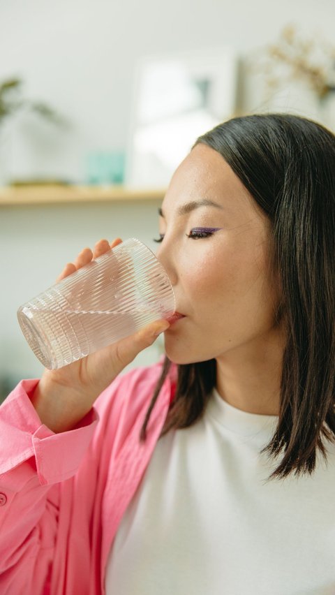 Prayer for Drinking Zamzam Water in Latin, Arabic, and its Meaning, along with a Brief Story of its Origin.