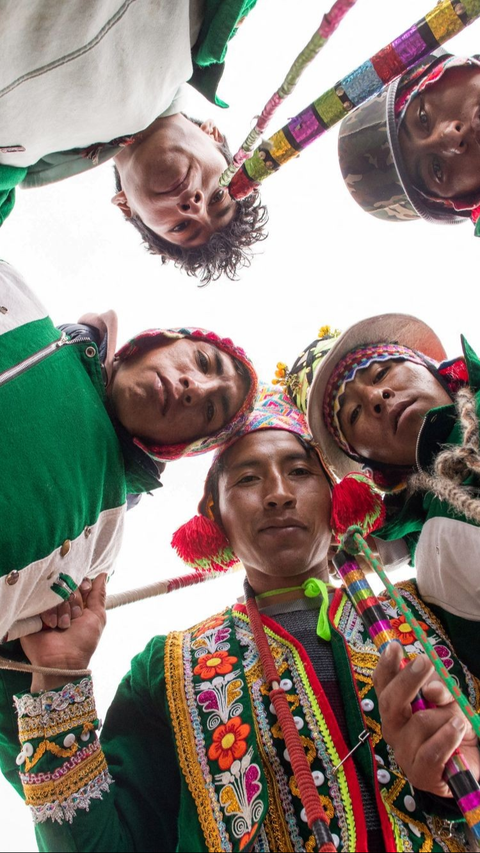 FOTO: Ngerinya Ritual Ini, Komunitas di Peru Bertarung Sampai Berdarah-Darah Demi Keberuntungan dan Hasil Panen Terbaik di Tahun 2024